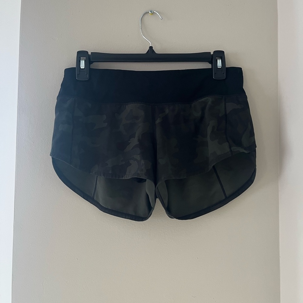 Lululemon camo speed up shorts 2.5 Minch inseam